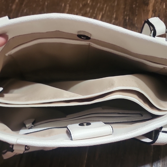 Dana Buchman Cream and Orange Tote Bag with Modern Design - Picture 4 of 4